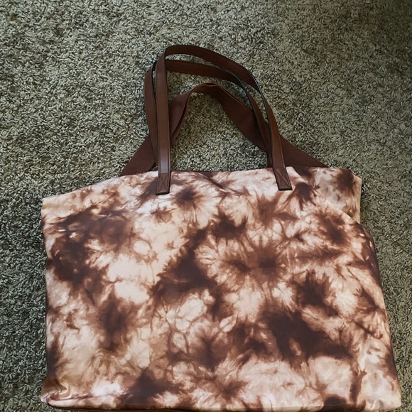 NWT. Madden Girl overnight Bag - Picture 5 of 5
